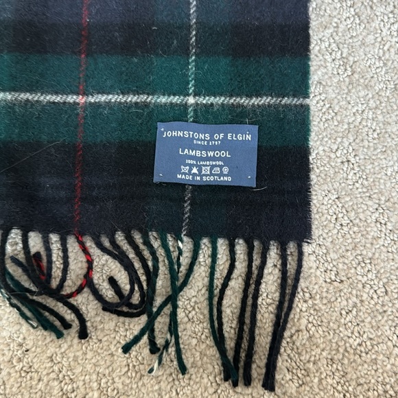 Johnstons of Elgin Made Scotland 100% Lambswool Scarf Fringed - Picture 4 of 7